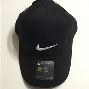 🆕 Nike Boy’s Black Cap